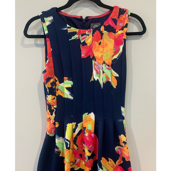 Vince Camuto Sleeveless Floral Dress - Picture 4 of 7